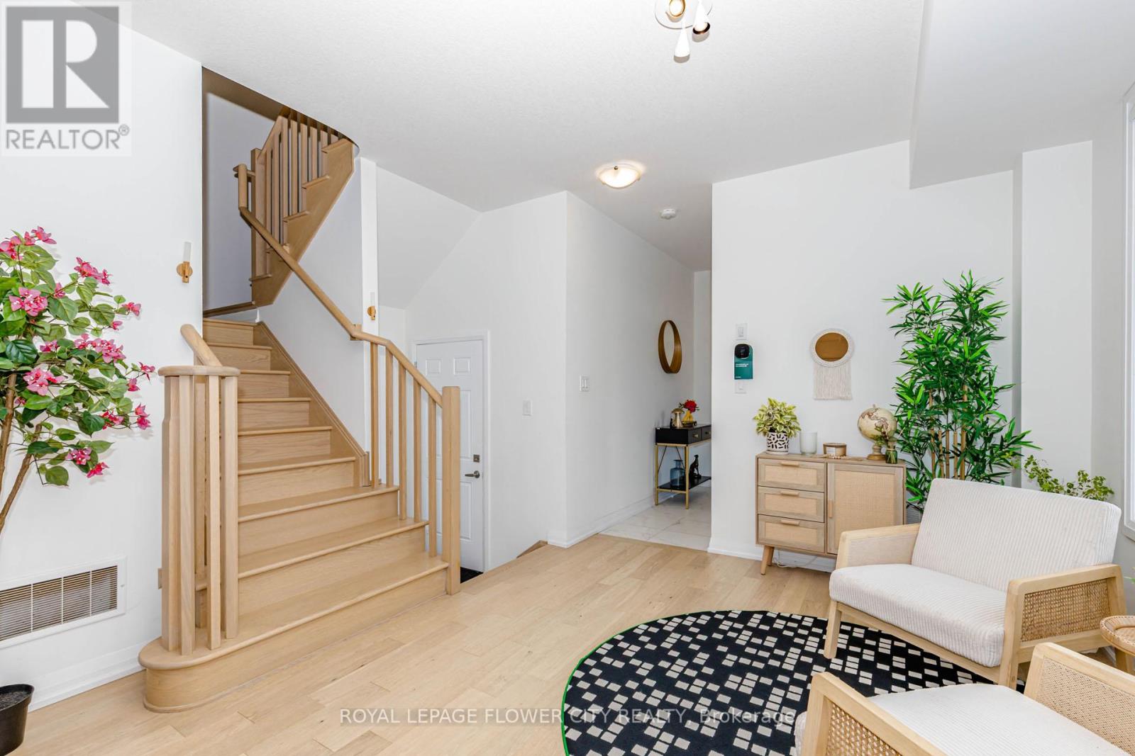 60 GRANVILLE CRESCENT - 12
