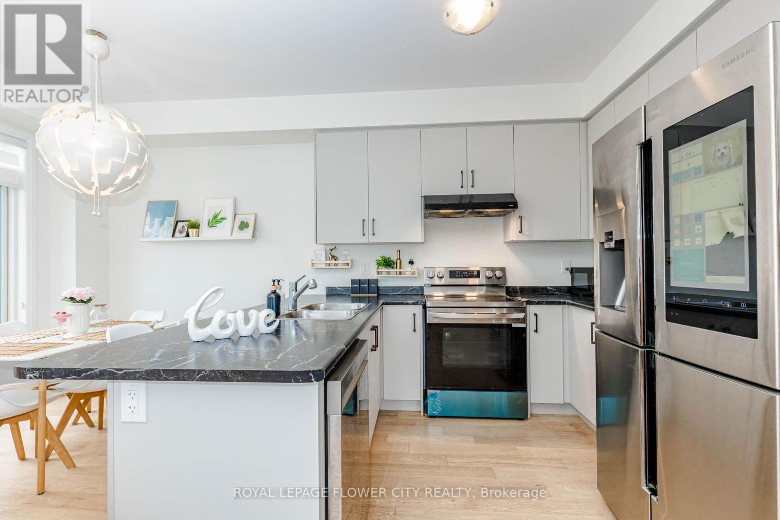 60 GRANVILLE CRESCENT - 18
