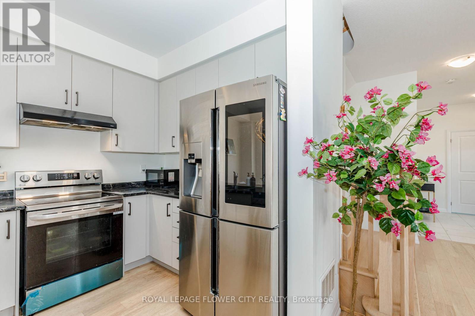 60 GRANVILLE CRESCENT - 19