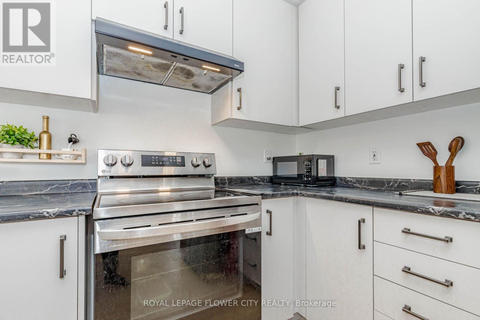 60 GRANVILLE CRESCENT - 20