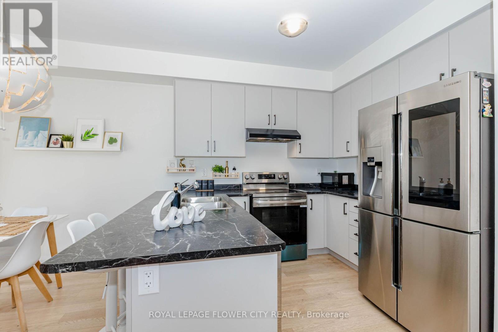 60 GRANVILLE CRESCENT - 22