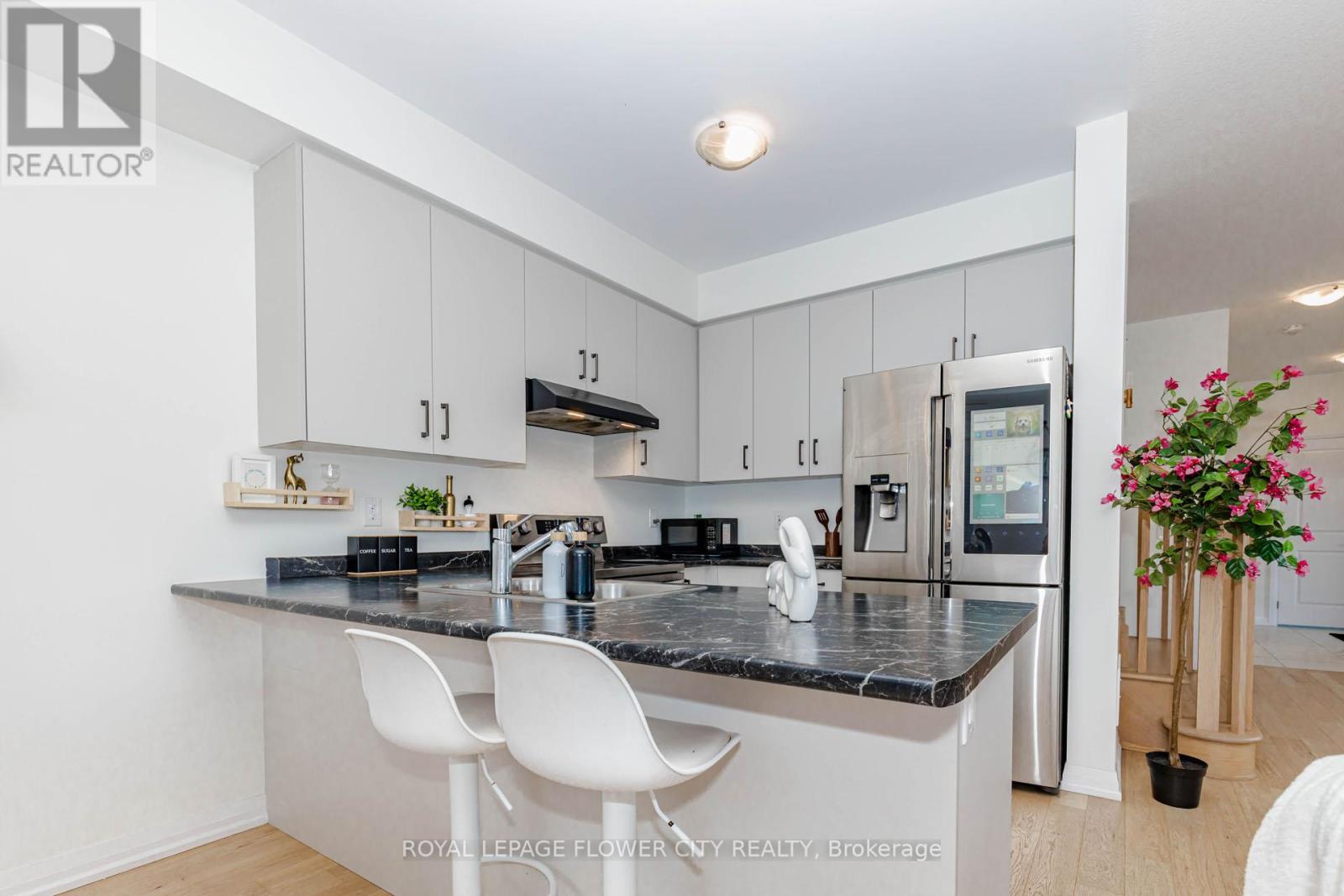 60 GRANVILLE CRESCENT - 23
