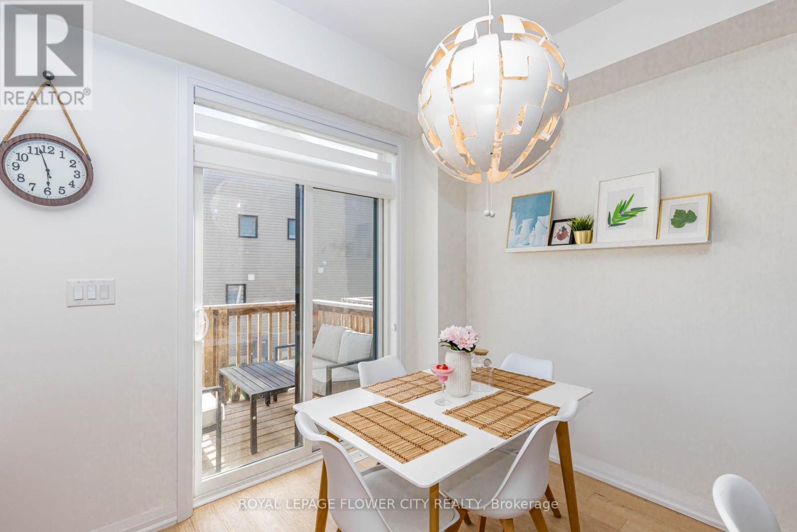 60 GRANVILLE CRESCENT - 24