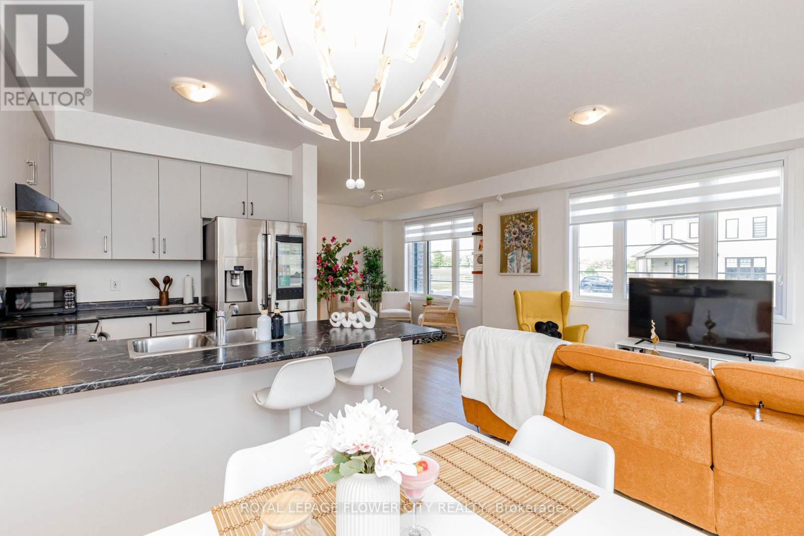 60 GRANVILLE CRESCENT - 26