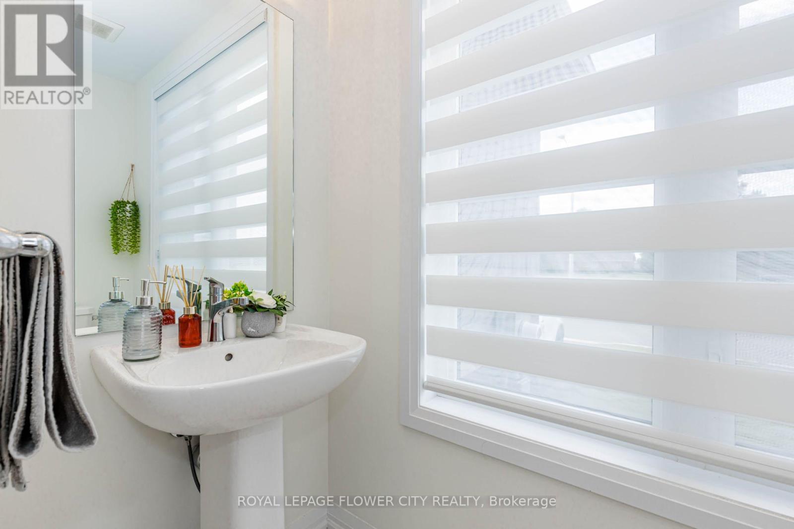 60 GRANVILLE CRESCENT - 27