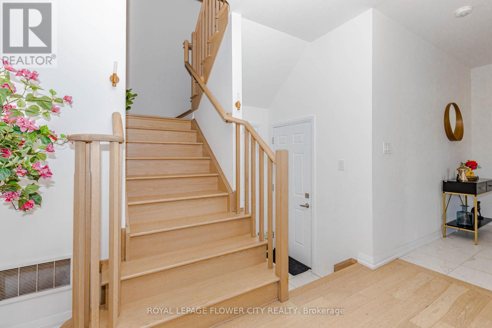 60 GRANVILLE CRESCENT - 29