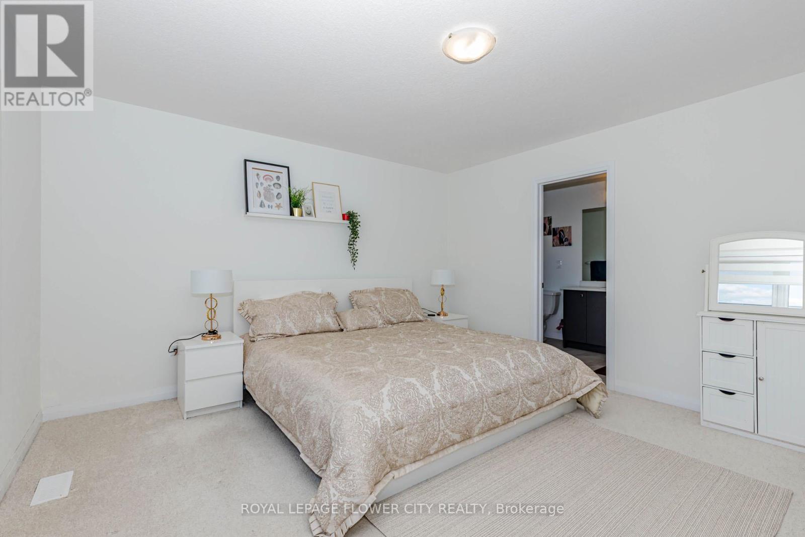 60 GRANVILLE CRESCENT - 34