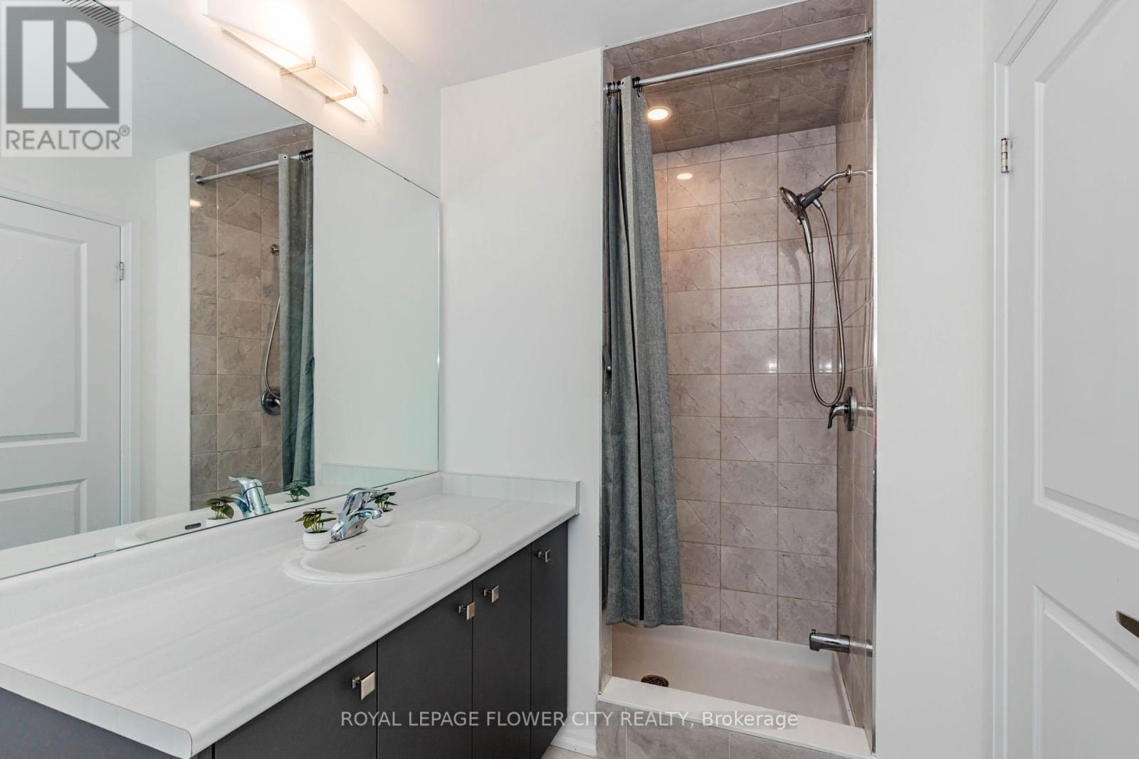 60 GRANVILLE CRESCENT - 38