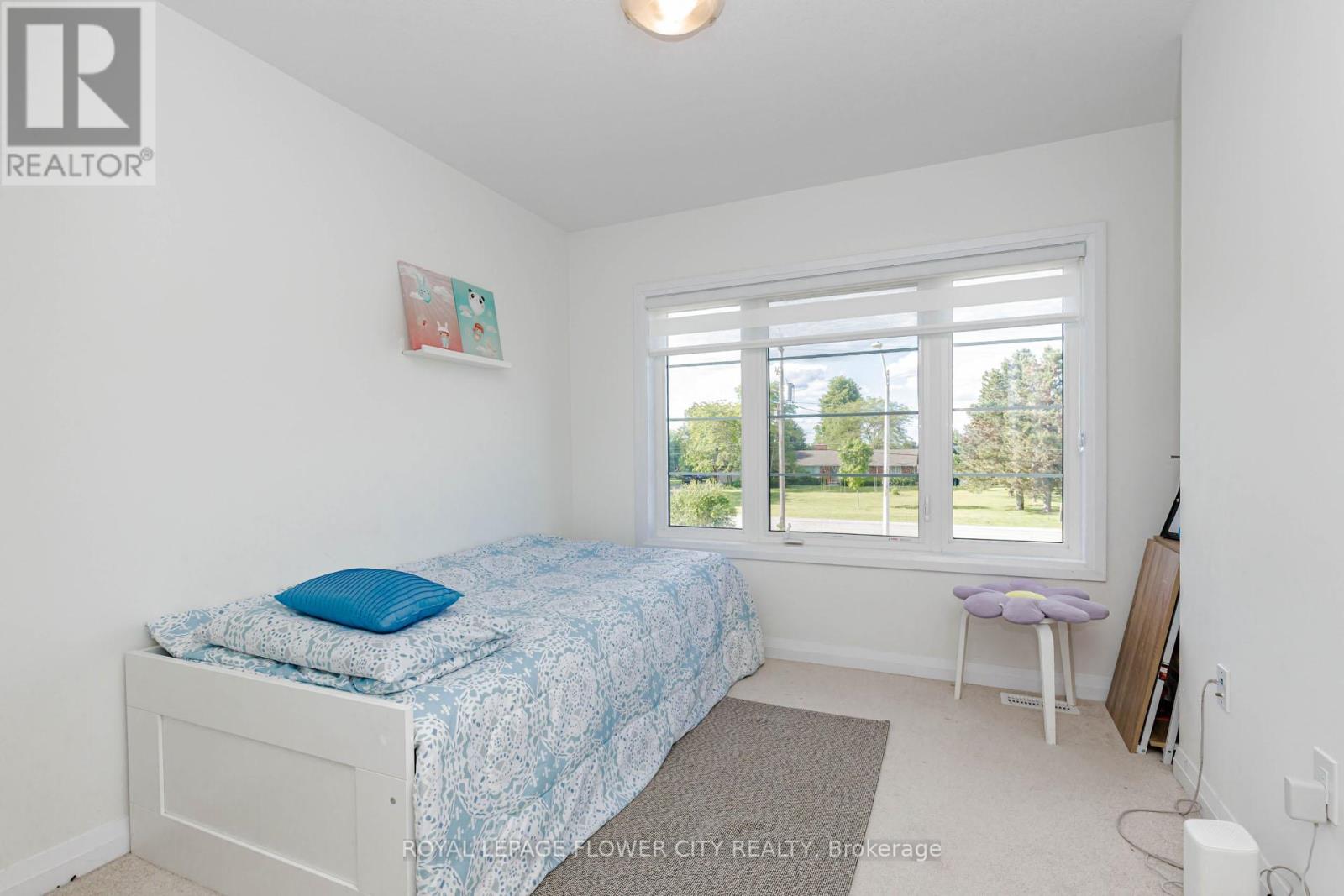 60 GRANVILLE CRESCENT - 39