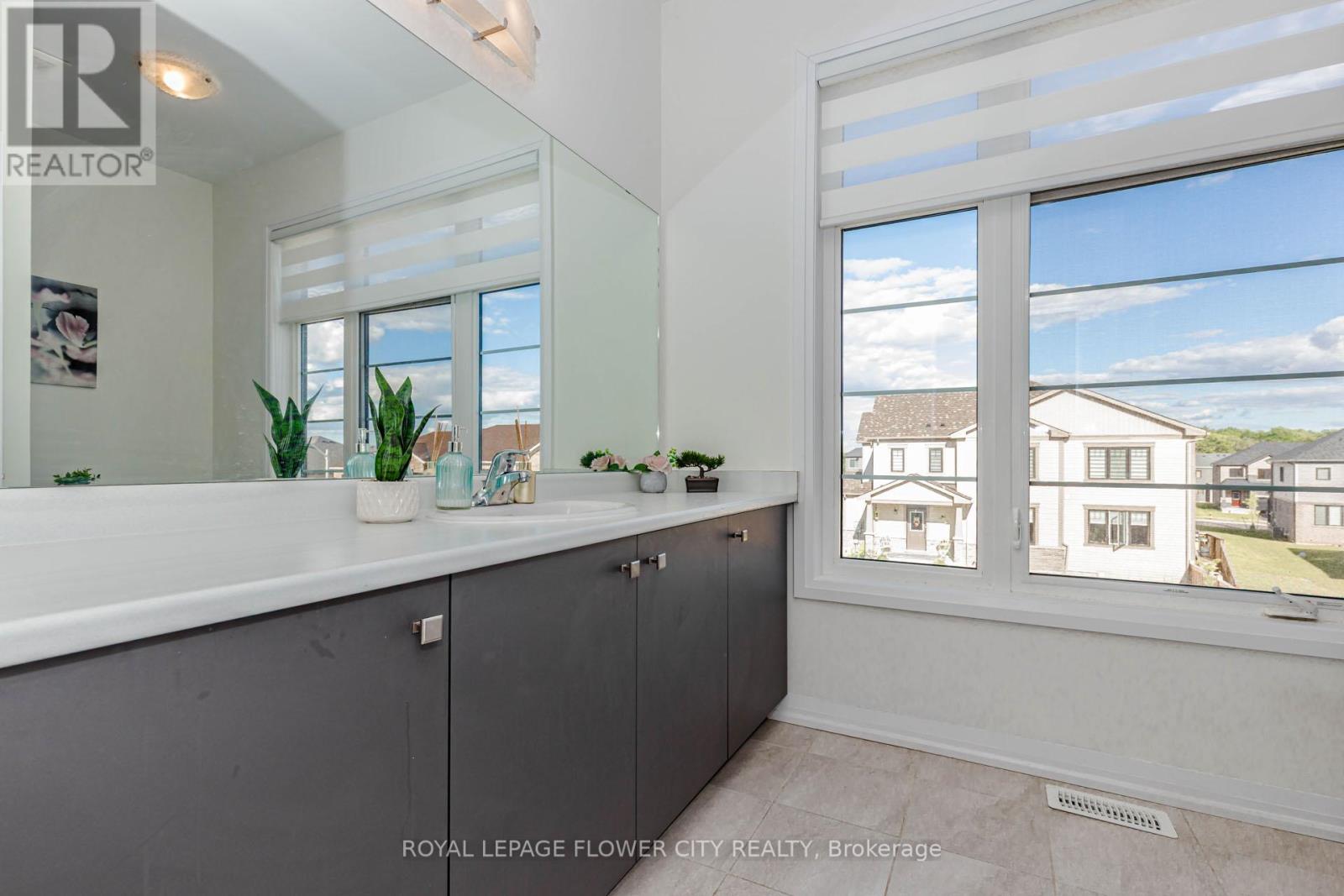 60 GRANVILLE CRESCENT - 41
