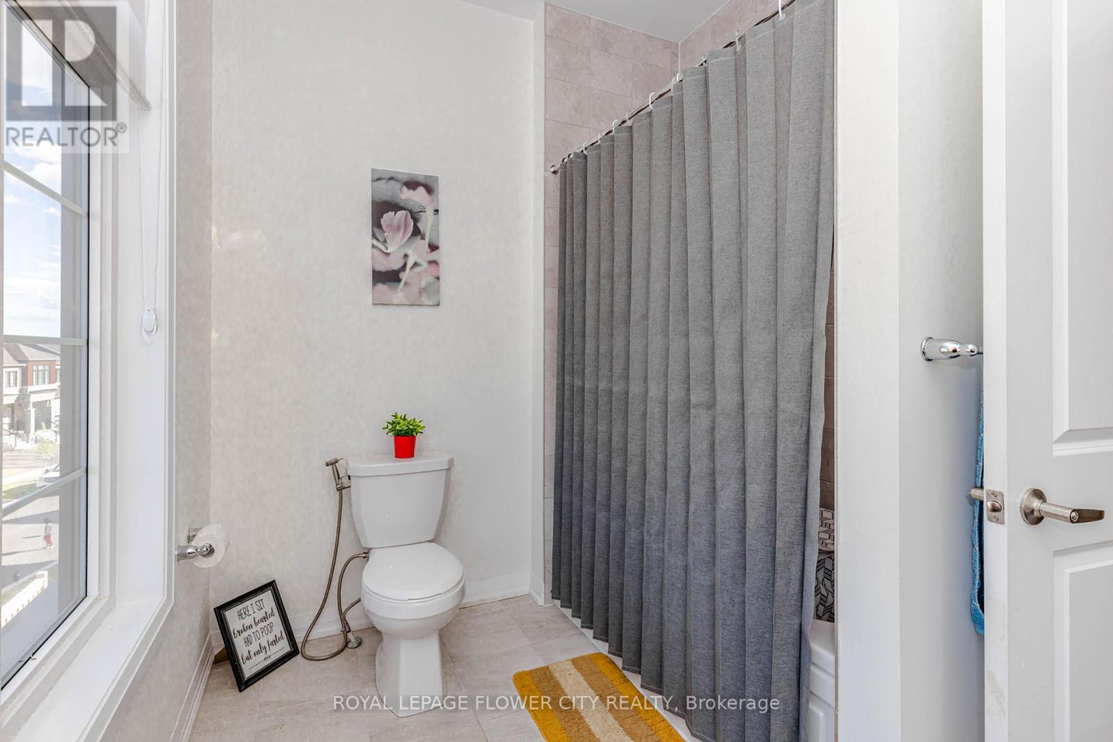 60 GRANVILLE CRESCENT - 42