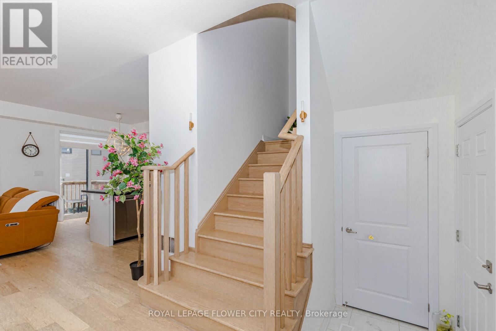 60 GRANVILLE CRESCENT - 45