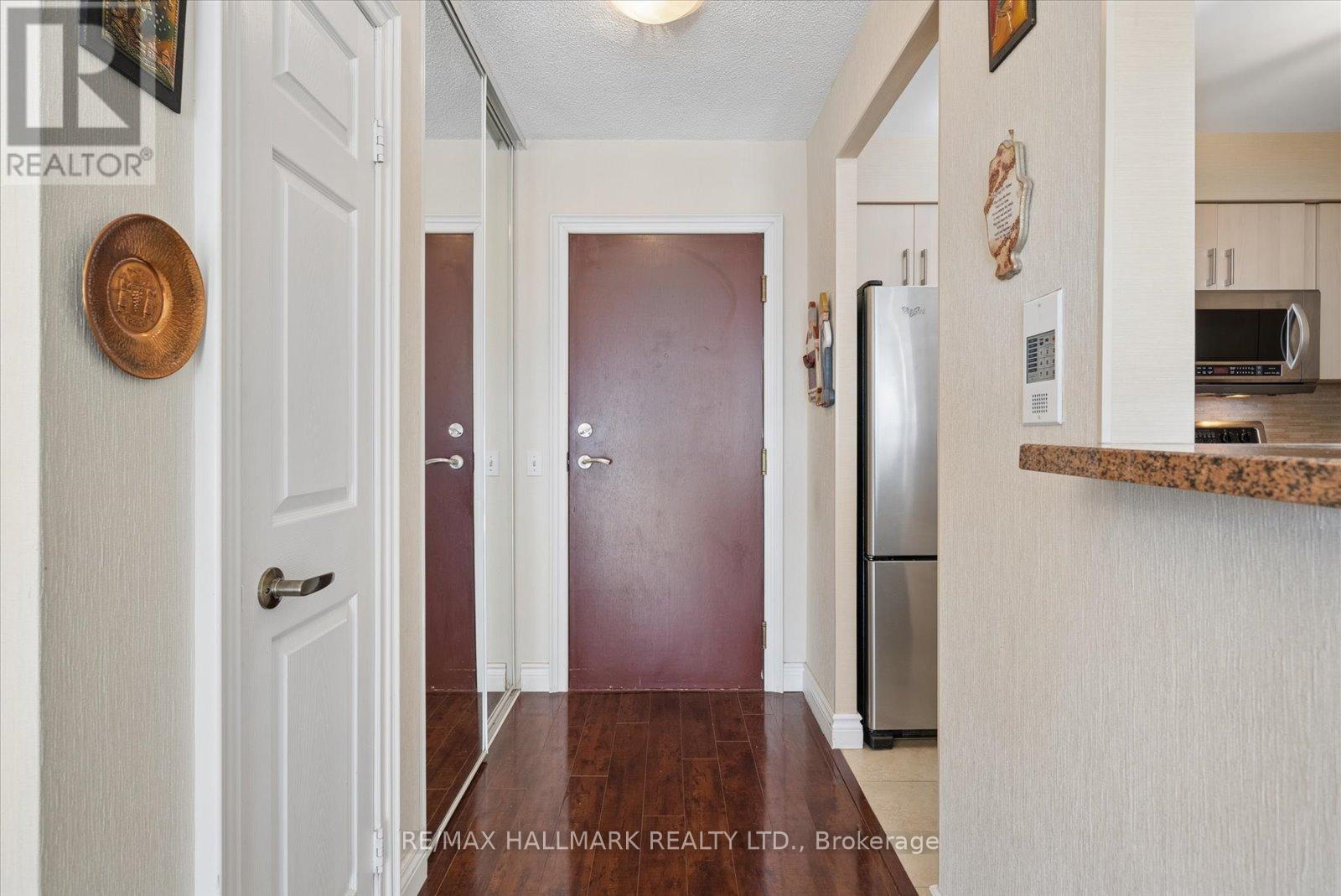 #512 81 TOWNSGATE DRIVE - 2