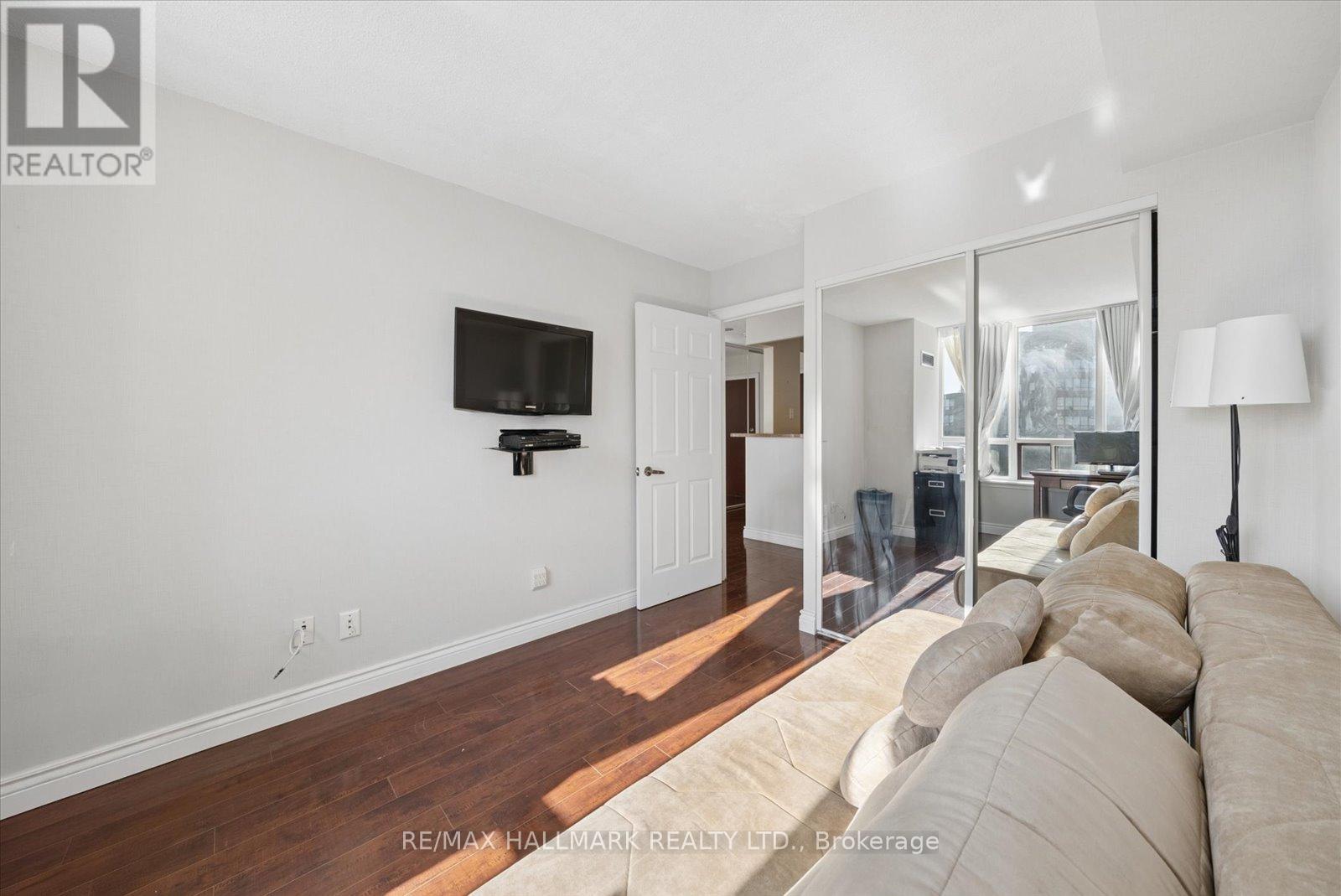 #512 81 TOWNSGATE DRIVE - 21