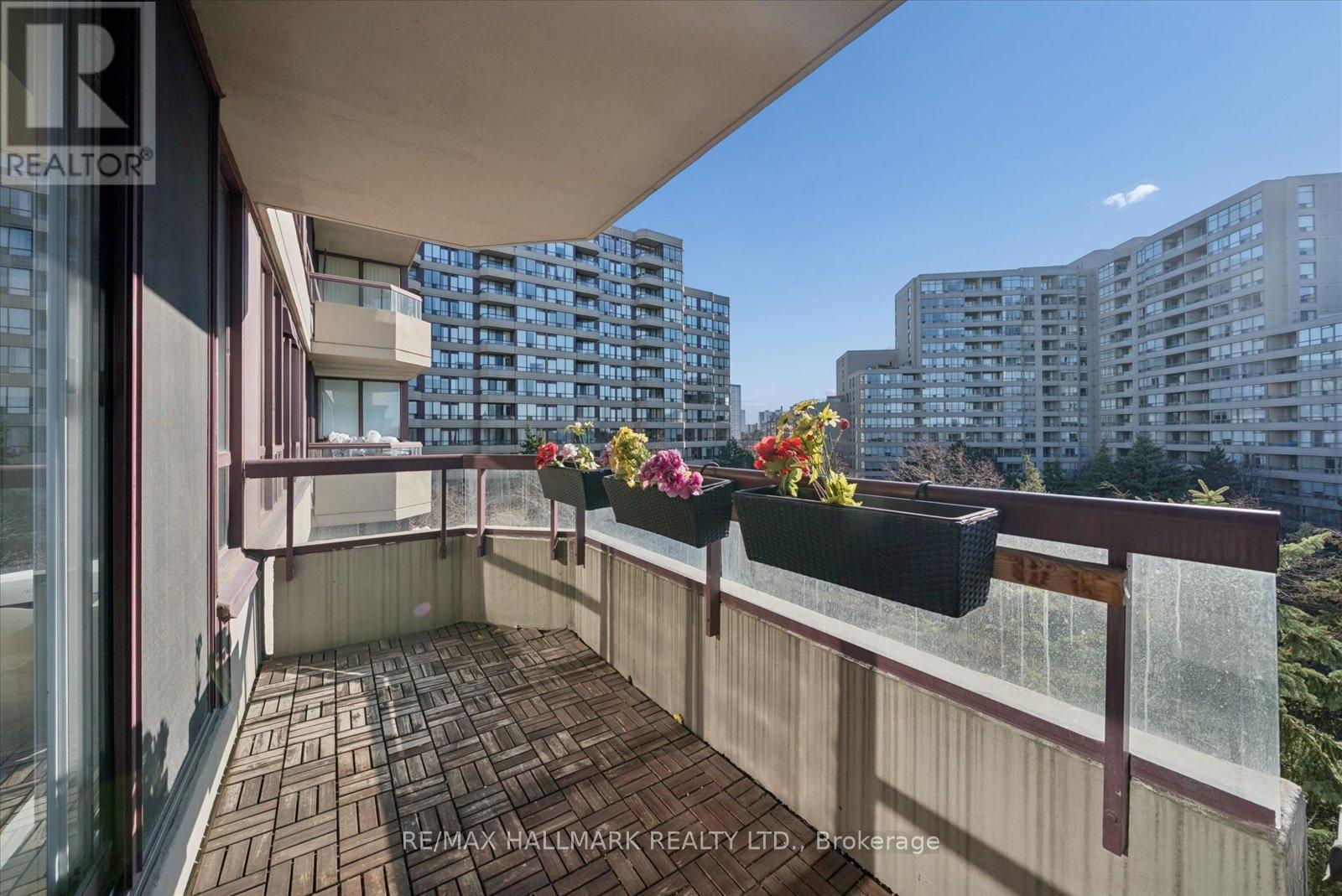 #512 81 TOWNSGATE DRIVE - 23