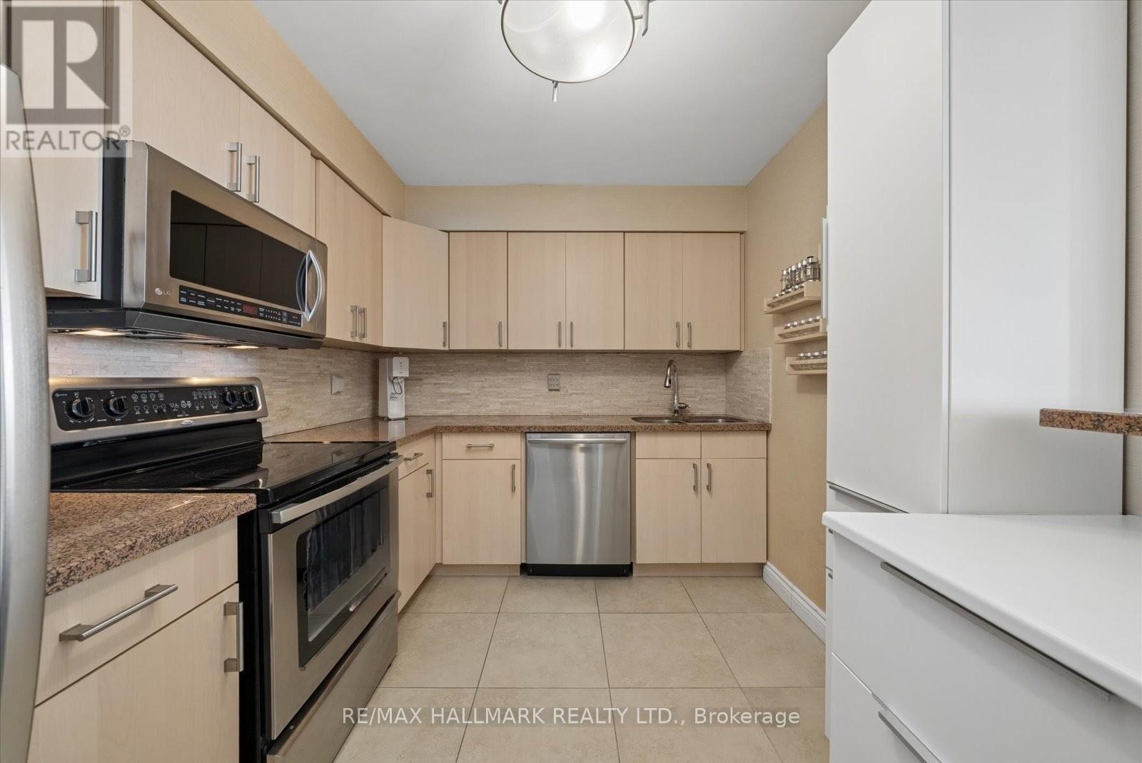 #512 81 TOWNSGATE DRIVE - 3