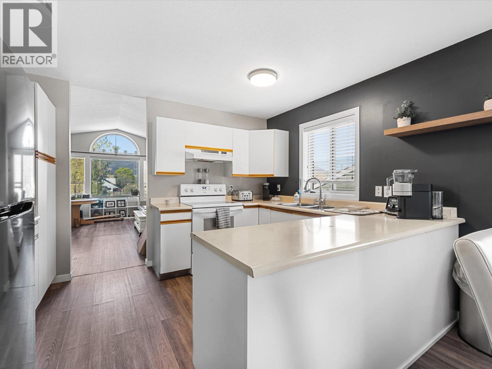 859 Richter Street - 6