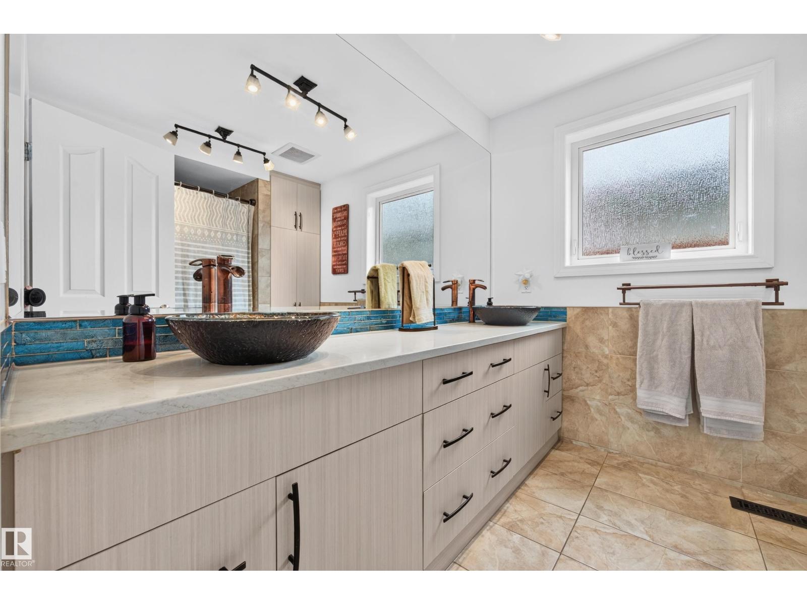 12 BURLINGTON AV — photo 33