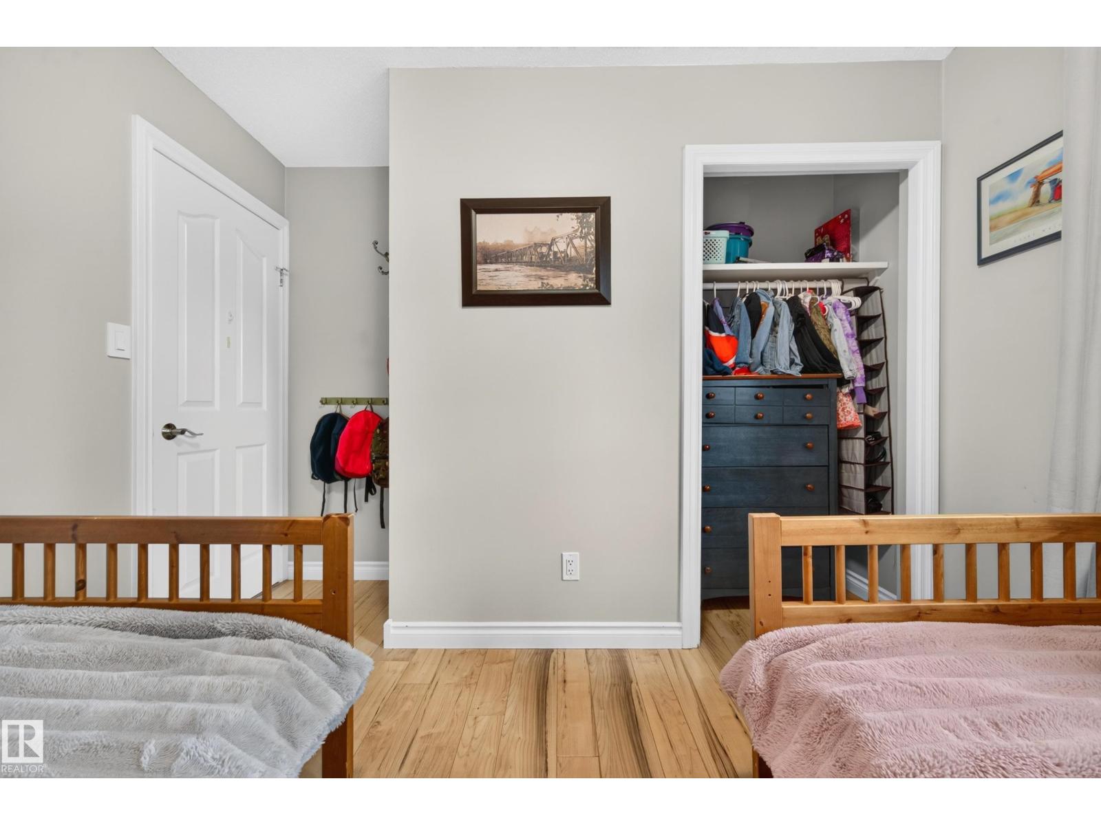 12 BURLINGTON AV — photo 39