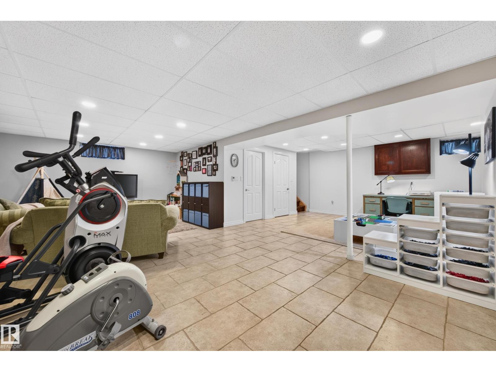 12 BURLINGTON AV — photo 52