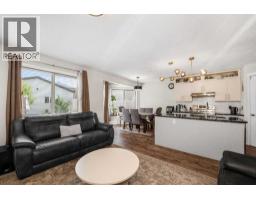 4pc Bathroom - 216 Taracove Road Ne, Calgary, AB T3J5A2 Photo 8