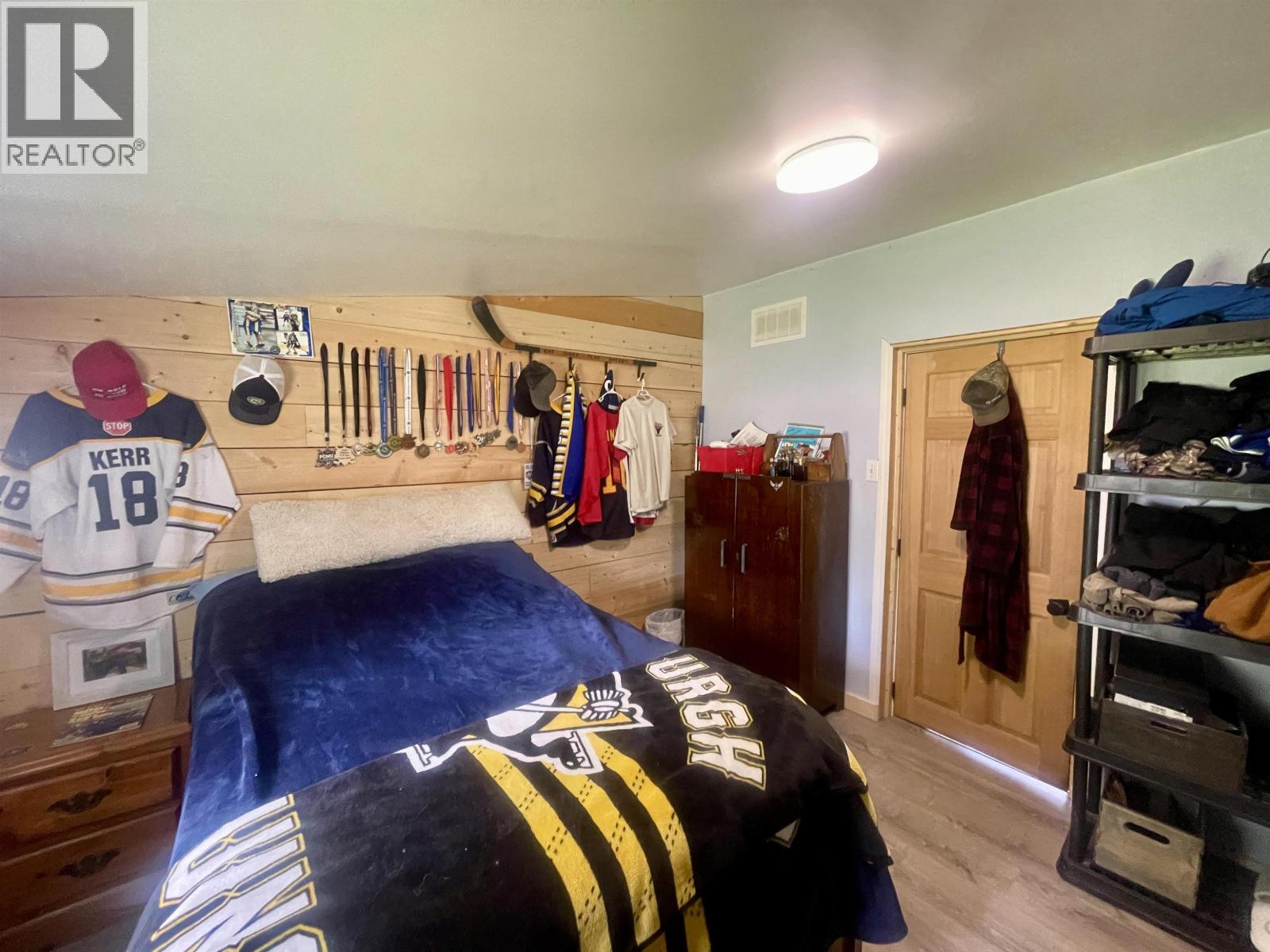 6572 WUTKE ROAD - 33