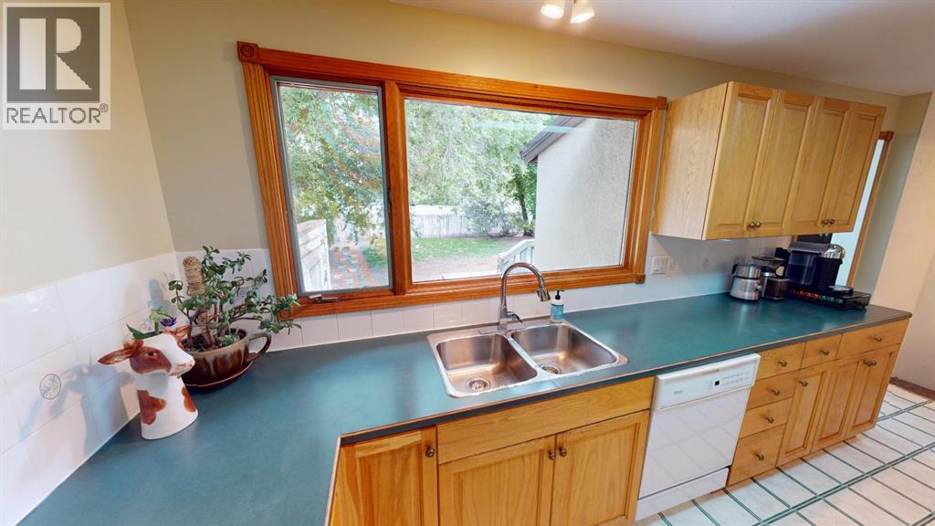 312 3 Street W - 10