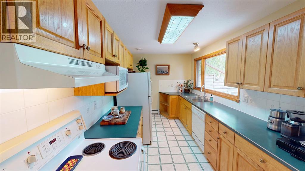 312 3 Street W - 11