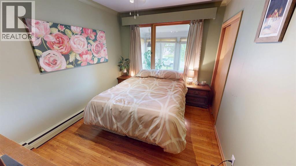 312 3 Street W - 14