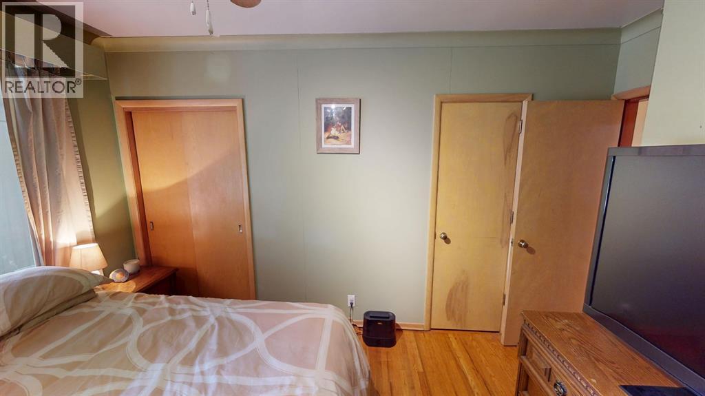 312 3 Street W - 15
