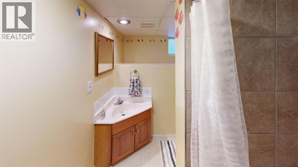 312 3 Street W - 24