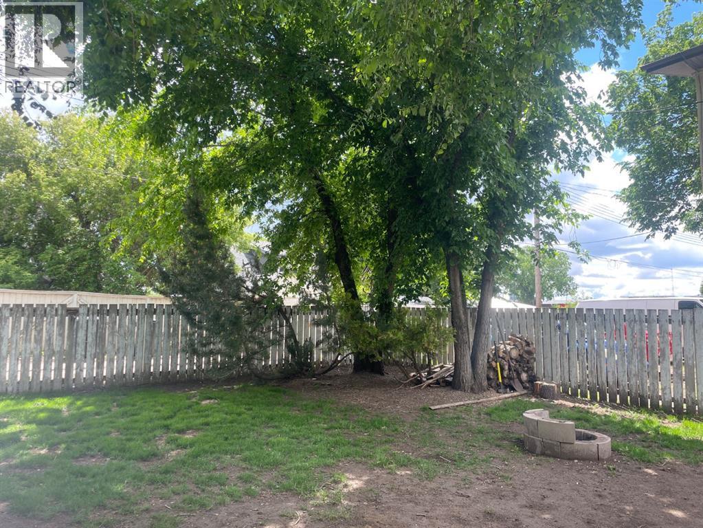 312 3 Street W - 28