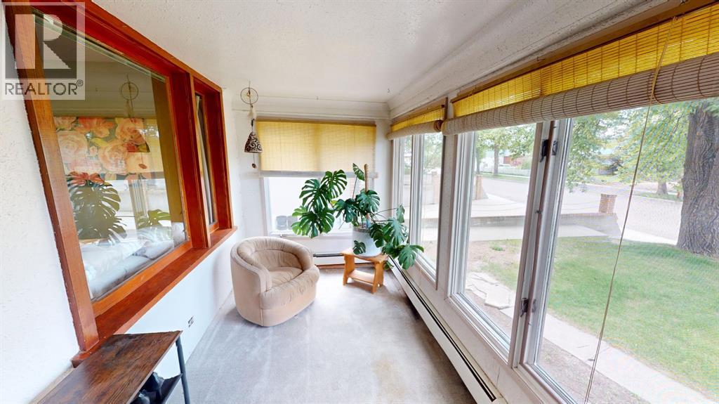 312 3 Street W - 4