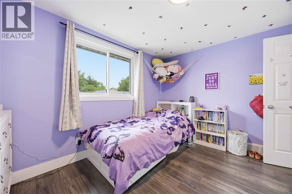 403 HUXLEY AVENUE - 26