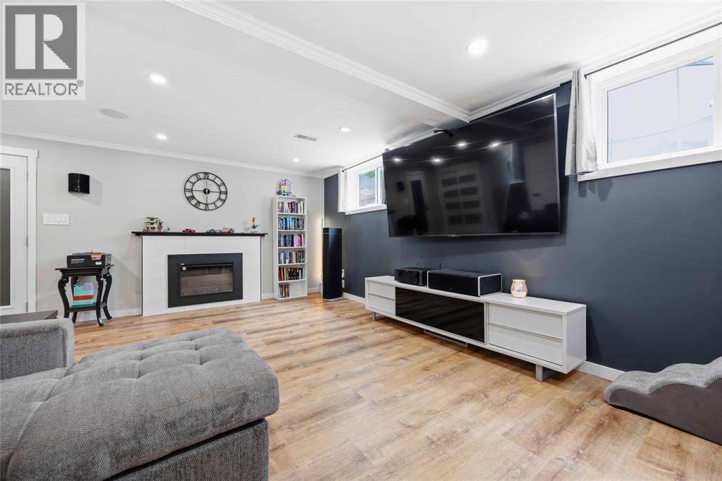 403 HUXLEY AVENUE - 20