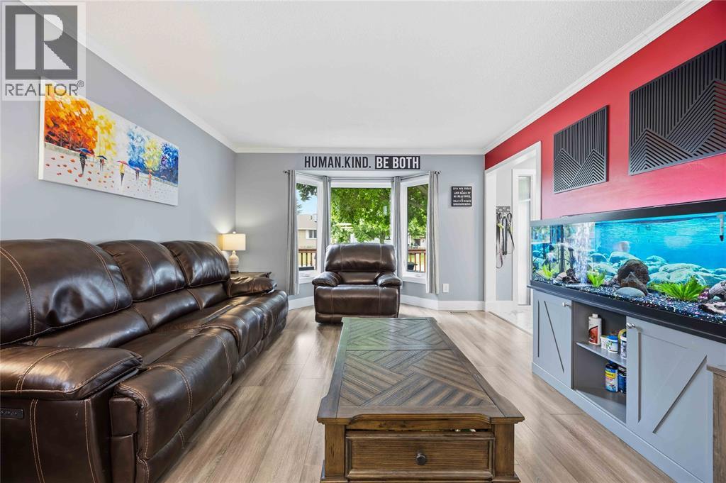 403 HUXLEY AVENUE - 6