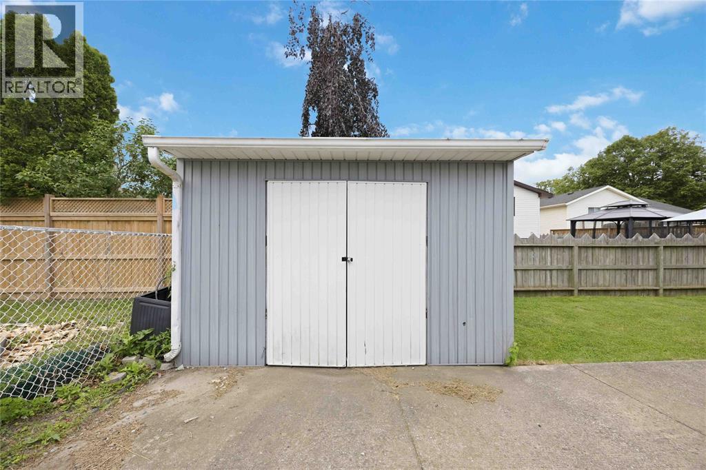 403 HUXLEY AVENUE - 44