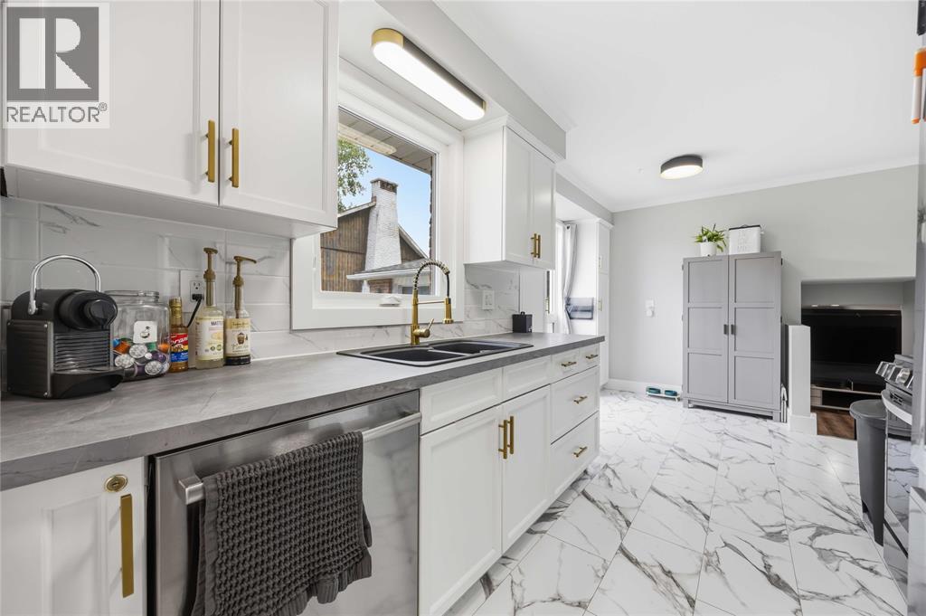 403 HUXLEY AVENUE - 13