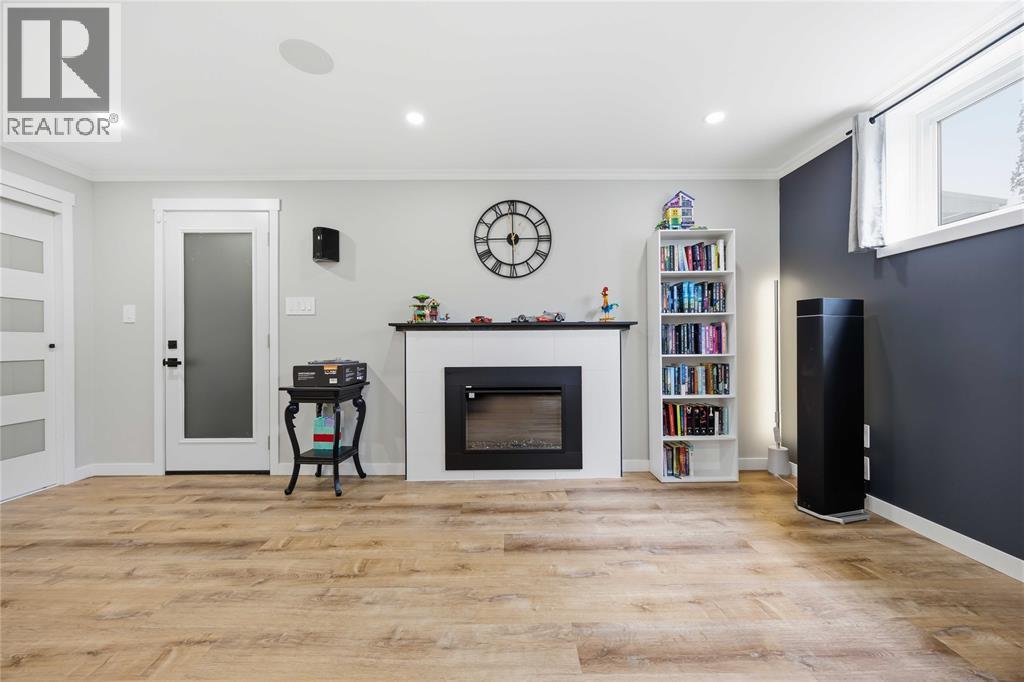 403 HUXLEY AVENUE - 18