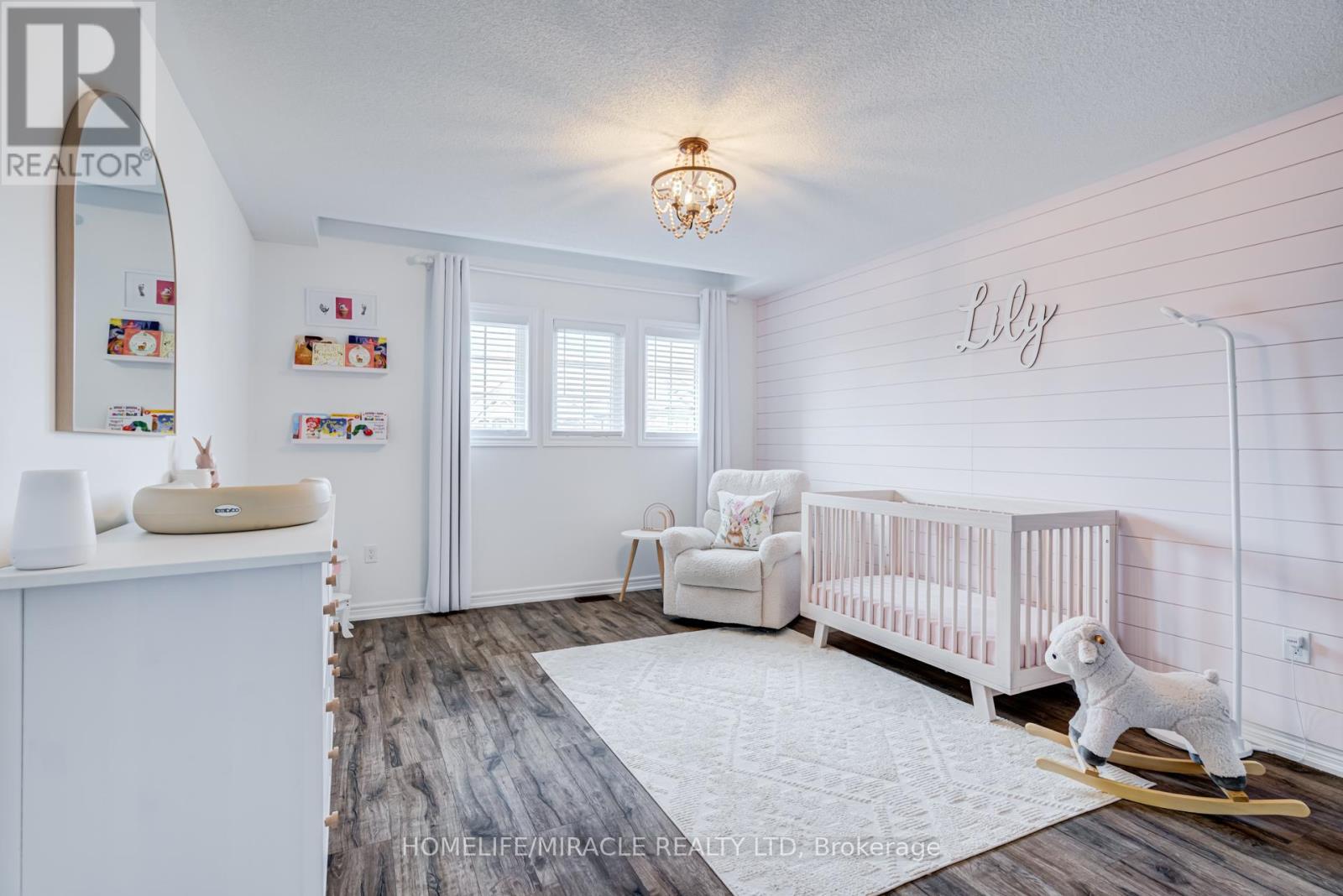 45 BURKE STREET - 25