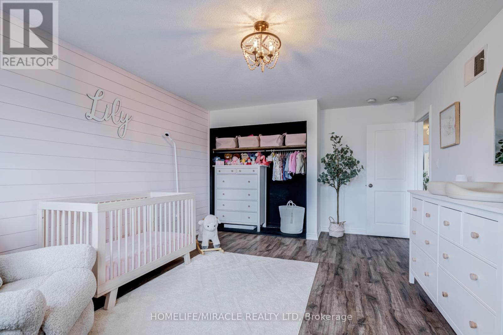 45 BURKE STREET - 26