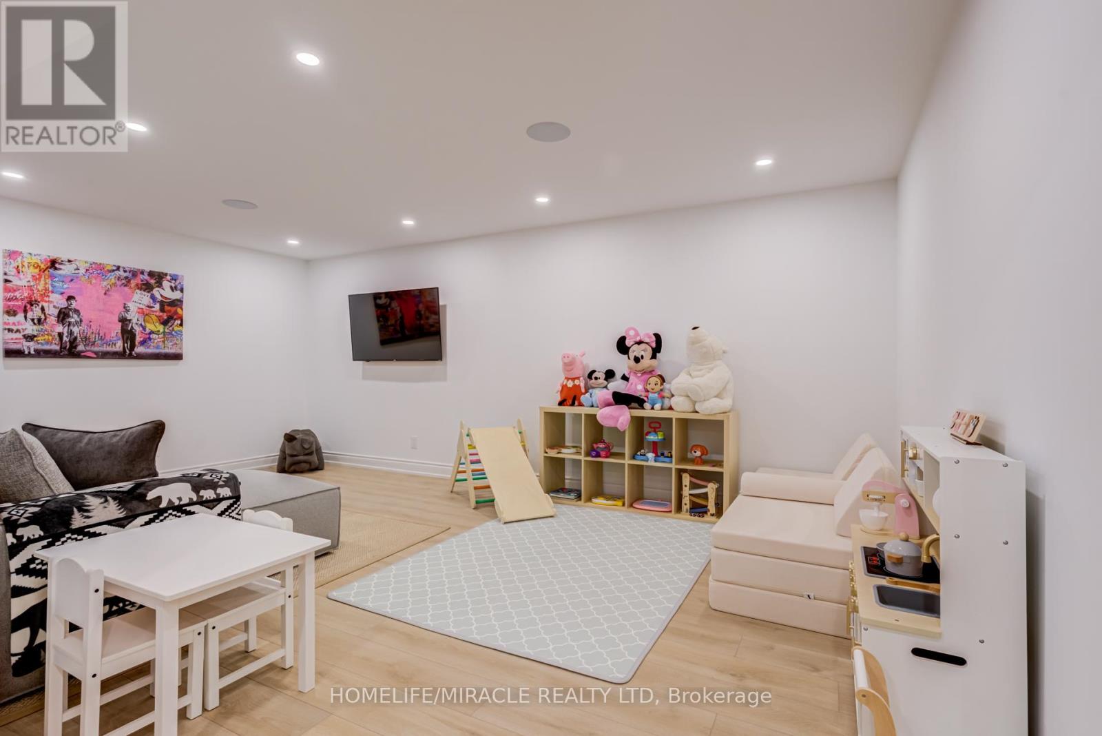 45 BURKE STREET - 32