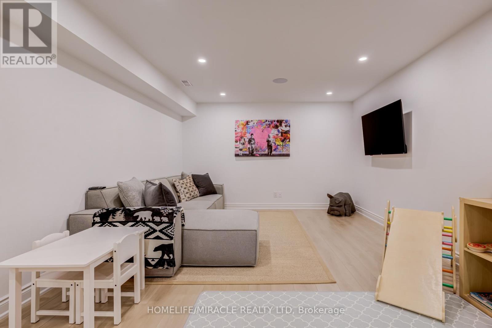 45 BURKE STREET - 33