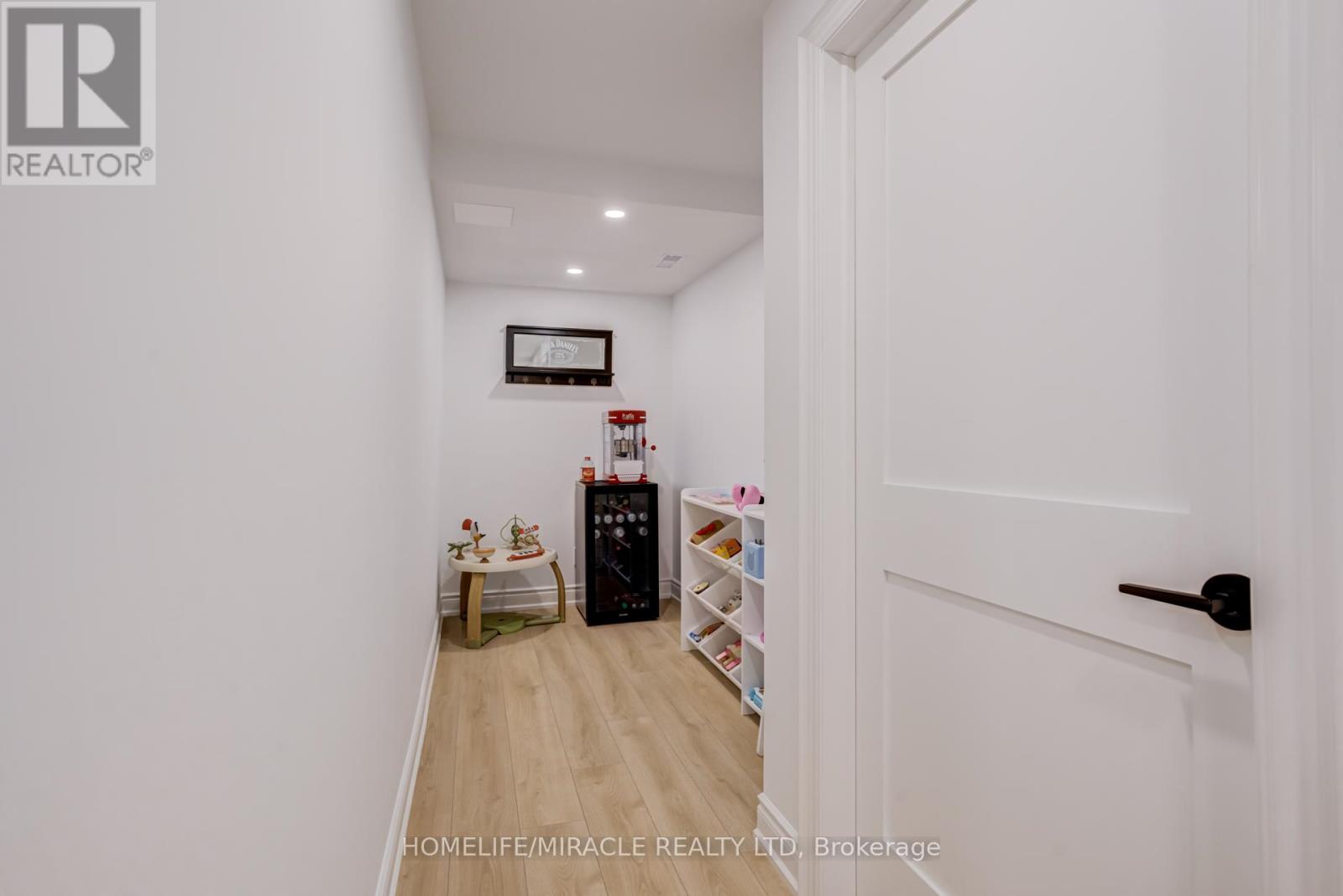 45 BURKE STREET - 38
