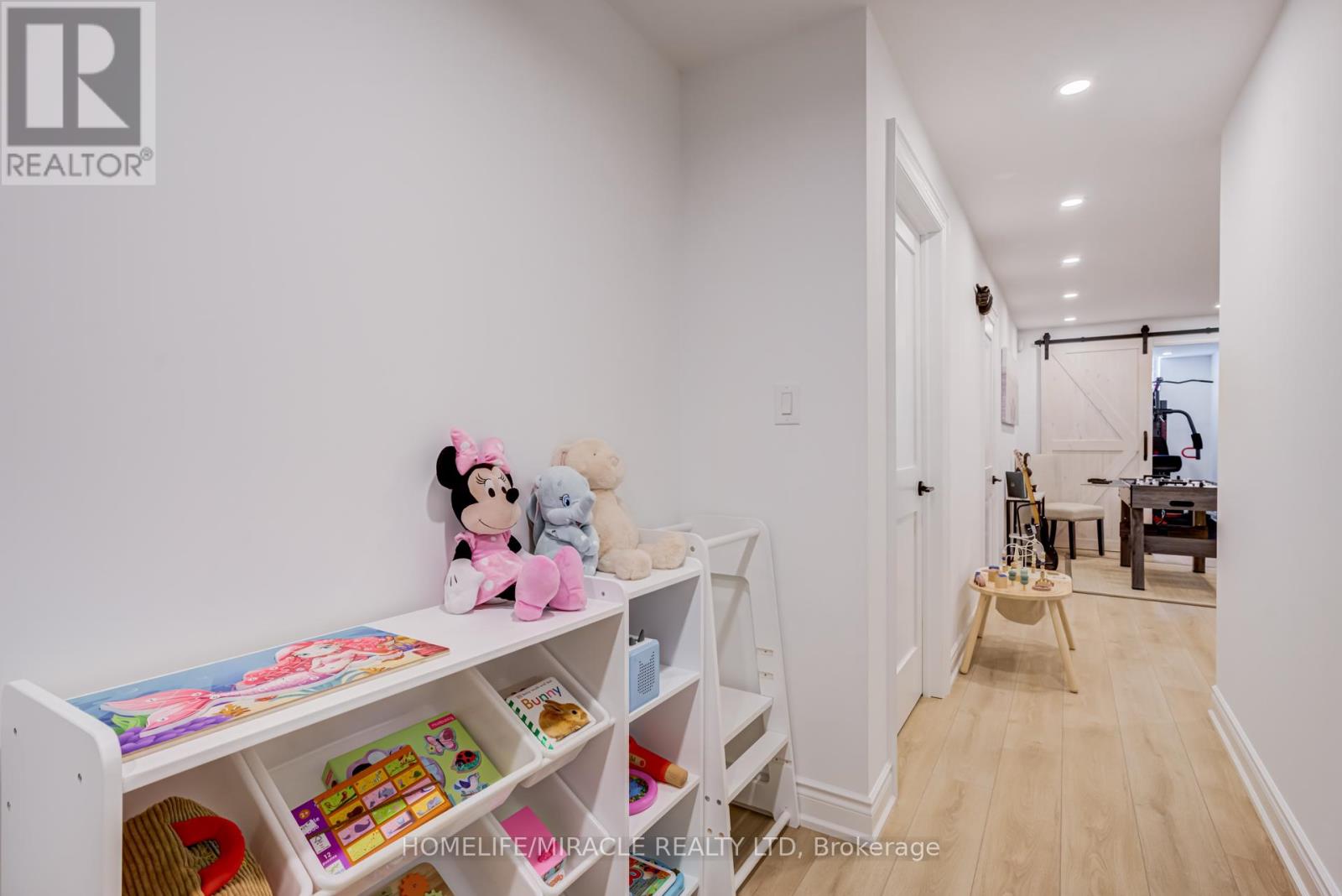 45 BURKE STREET - 39