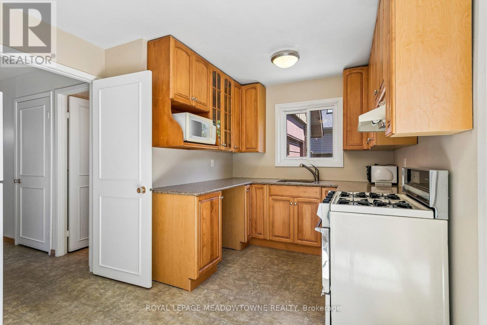 34 PLAINSMAN ROAD - 14
