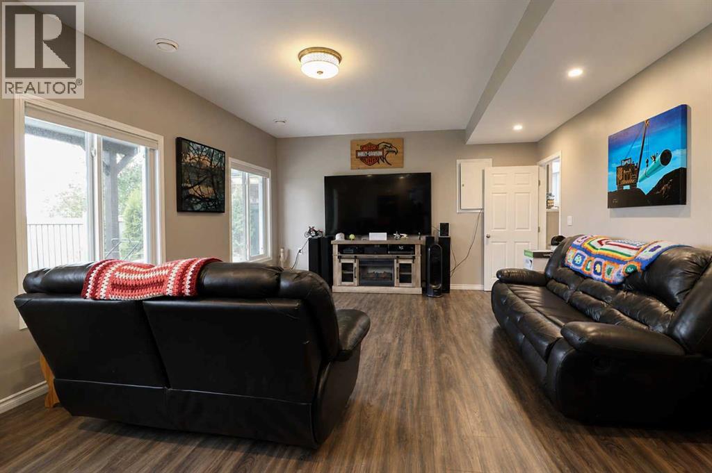 10203 93 Avenue — photo 25
