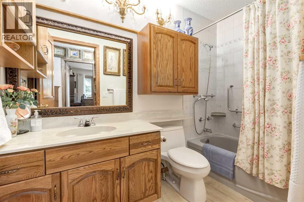 170 Oakbriar Close SW - 22
