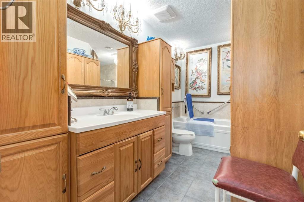170 Oakbriar Close SW - 18