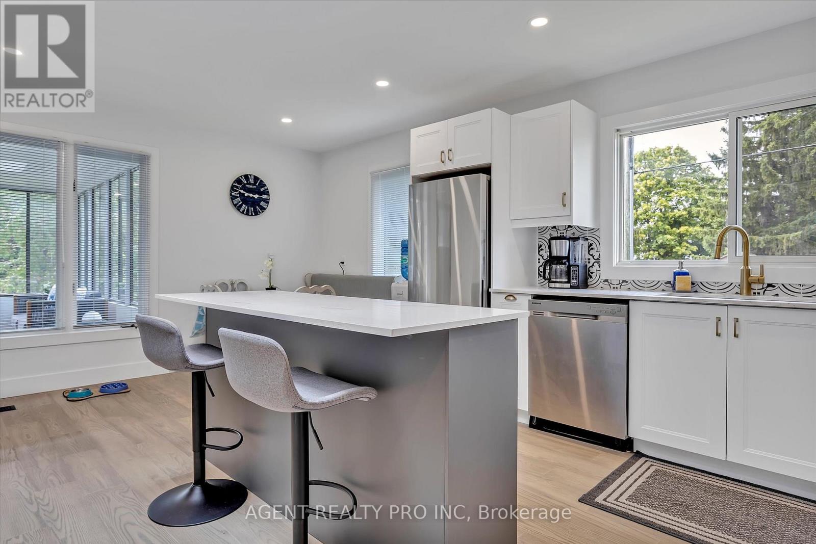 21 ORIOLE ROAD - 22